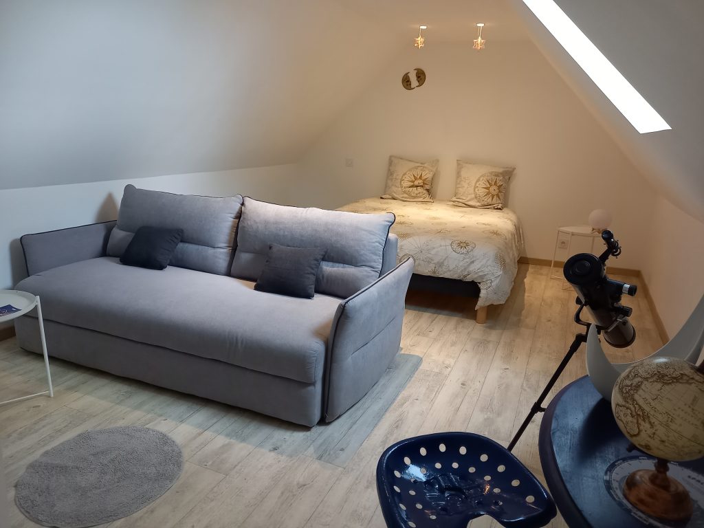 maison d'hotes repas table d'hotes à rouillac 22250 le bonheur est en bretagne chambres d'hotes gite de charme avec piscine et spa lit double et canapé lit pour 4 personnes
